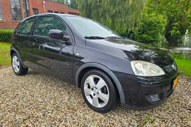Opel Corsa (2004) thumbnail 1