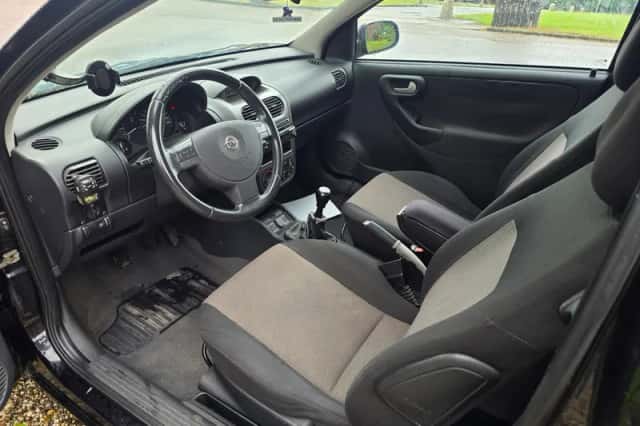 Opel Corsa (2004) thumbnail 2