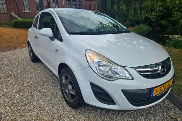 Opel Corsa (2012) thumbnail 4