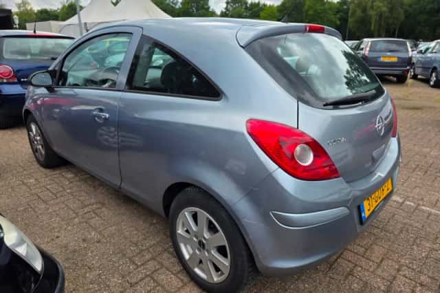 Opel Corsa (2008) thumbnail 2