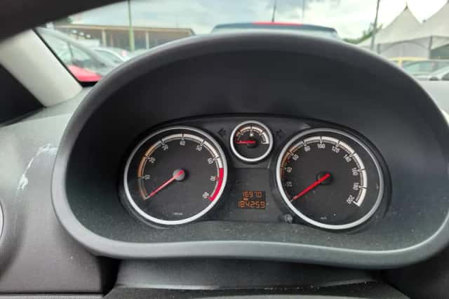 Opel Corsa (2008) thumbnail 3