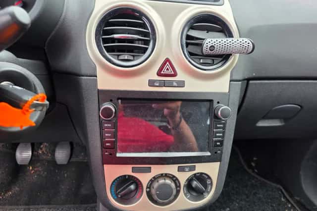Opel Corsa (2008) thumbnail 4