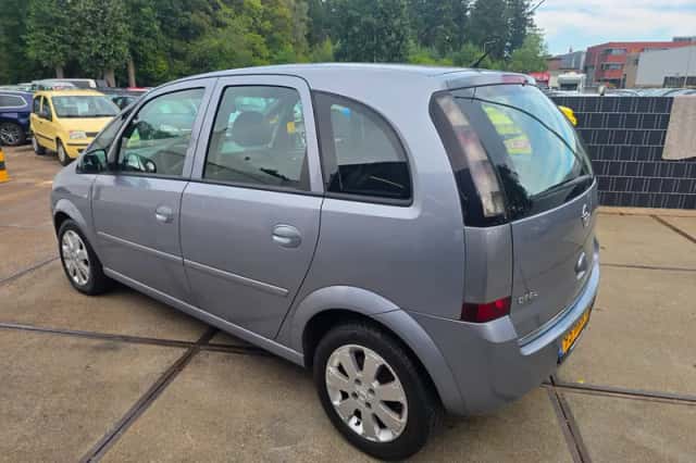 Opel Meriva (2009) thumbnail 4