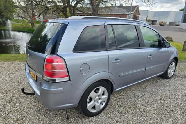 Opel Zafira (2006) thumbnail 3