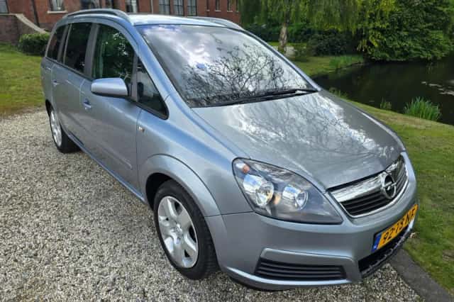 Opel Zafira (2006) thumbnail 4