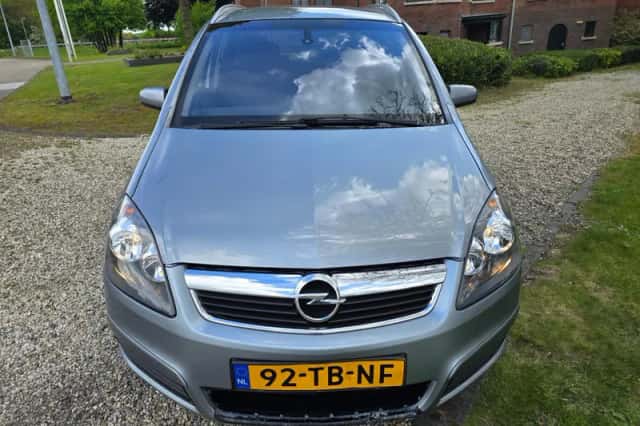 Opel Zafira (2006) thumbnail 5