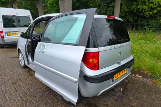 Peugeot 1007 (2008) thumbnail 3