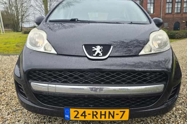 Peugeot 107 (2011) thumbnail 2