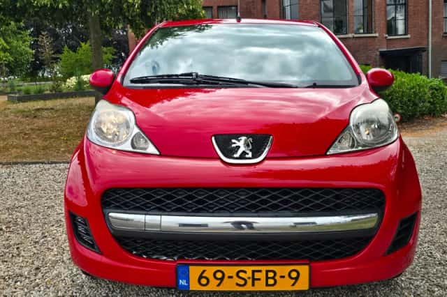 Peugeot 107 (2011) thumbnail 2
