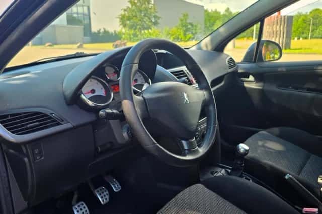 Peugeot 207 (2010) thumbnail 2