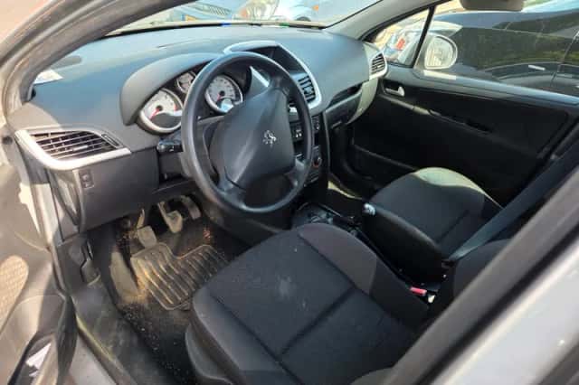 Peugeot 207 (2010) thumbnail 2