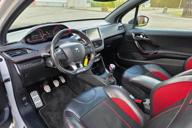 Peugeot 208 (2017) thumbnail 2