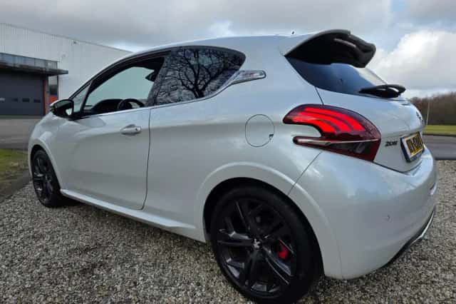Peugeot 208 (2017) thumbnail 3