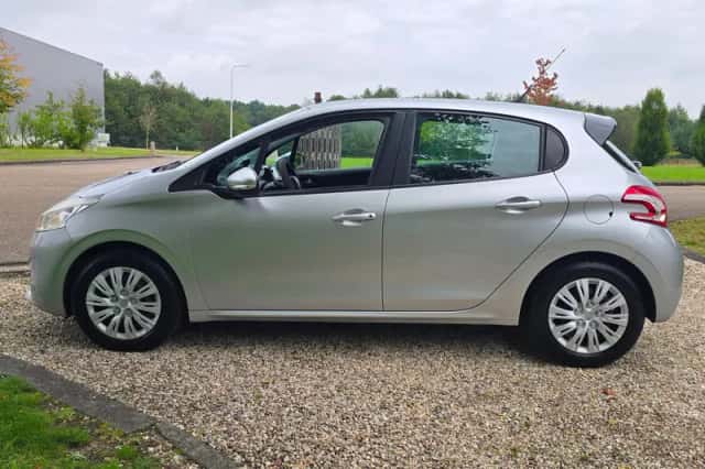 Peugeot 208 (2012) thumbnail 5
