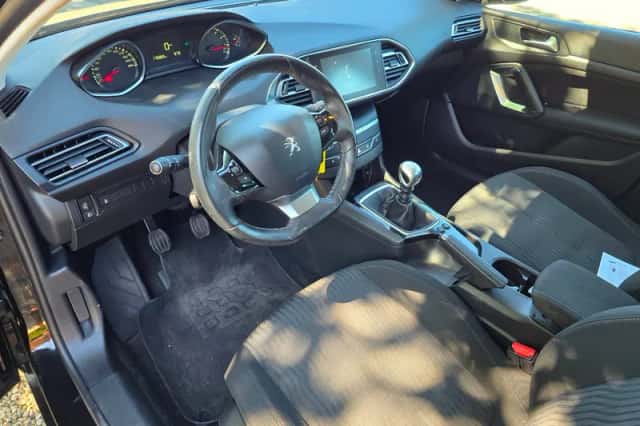 Peugeot 308 (2014) thumbnail 2