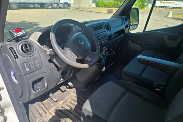 Renault Master (2012) thumbnail 2