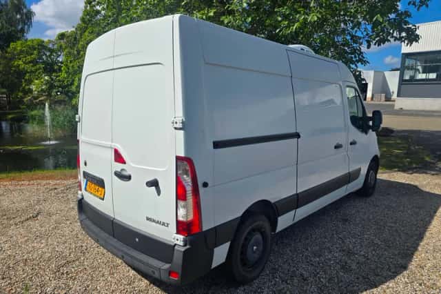 Renault Master (2012) thumbnail 3