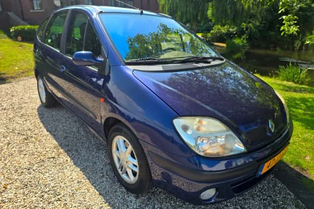 Renault Scénic (2002) thumbnail 2