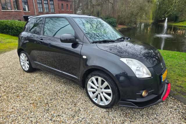 Suzuki Swift (2010) thumbnail 1