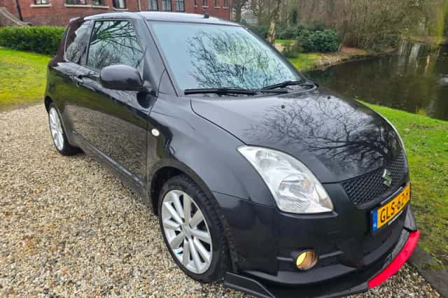 Suzuki Swift (2010) thumbnail 2