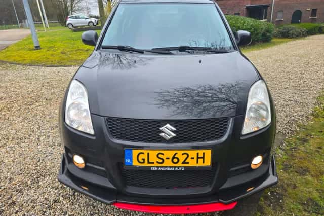Suzuki Swift (2010) thumbnail 3