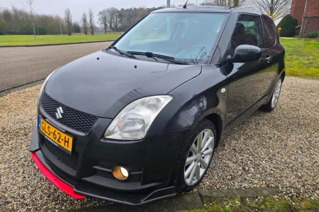 Suzuki Swift (2010) thumbnail 4