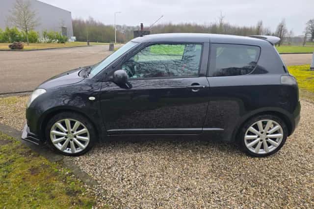 Suzuki Swift (2010) thumbnail 5