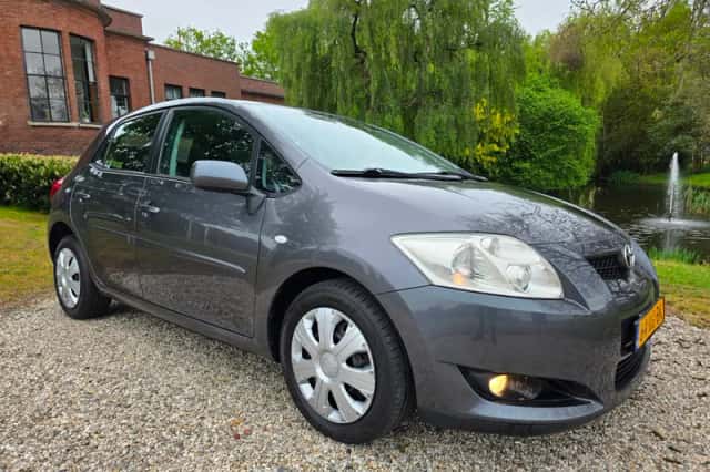 Toyota Auris (2007) thumbnail 1