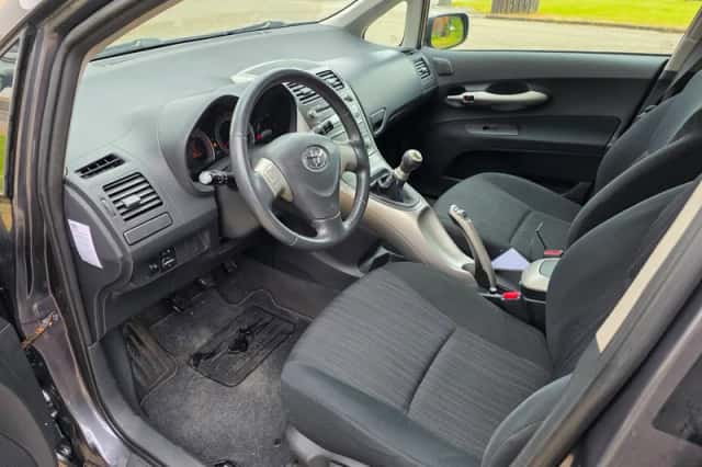 Toyota Auris (2007) thumbnail 2