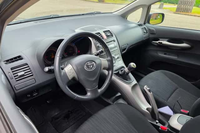 Toyota Auris (2007) thumbnail 4