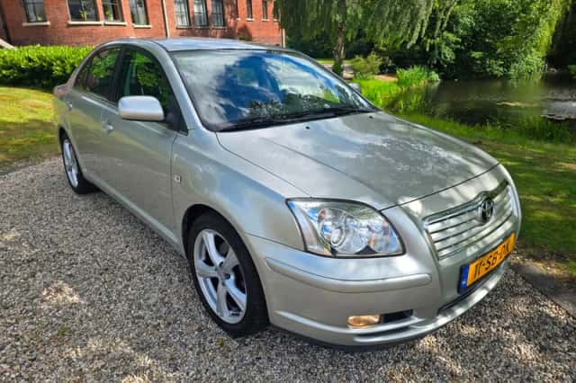 Toyota Avensis (2005) thumbnail 2