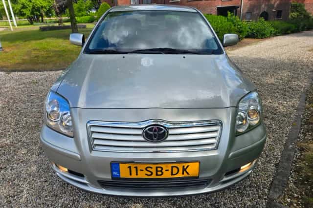 Toyota Avensis (2005) thumbnail 3