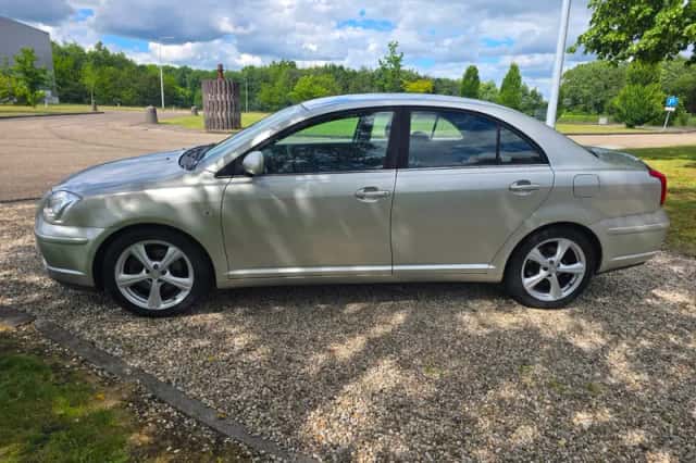 Toyota Avensis (2005) thumbnail 5