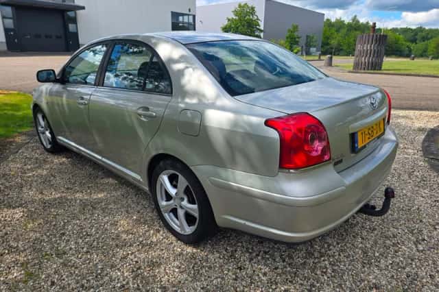 Toyota Avensis (2005) thumbnail 6