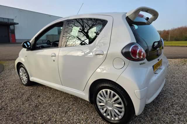 Toyota Aygo (2013) thumbnail 3