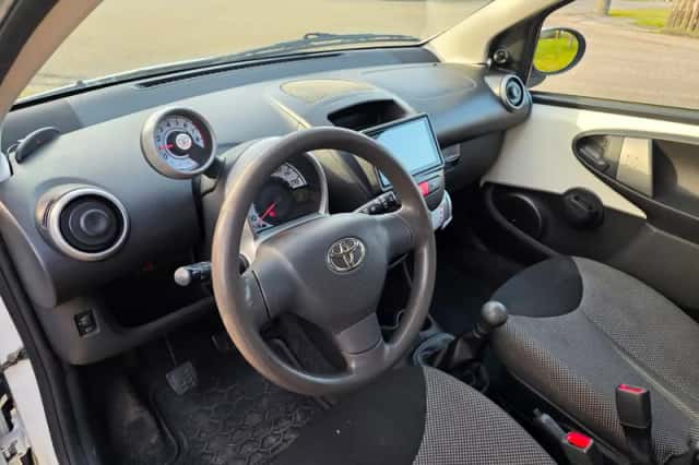 Toyota Aygo (2013) thumbnail 4