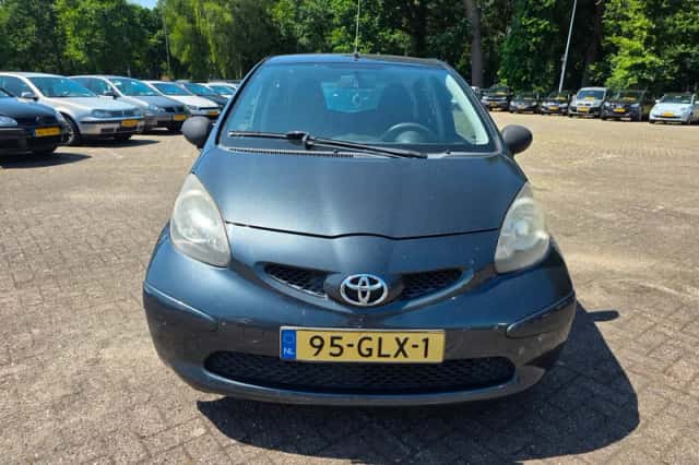 Toyota Aygo (2008) thumbnail 3