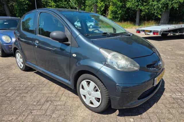 Toyota Aygo (2008) thumbnail 4