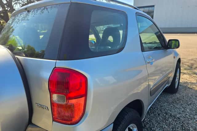 Toyota RAV4 (2002) thumbnail 3
