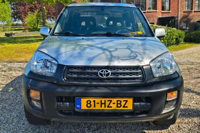 Toyota RAV4 (2002) thumbnail 4