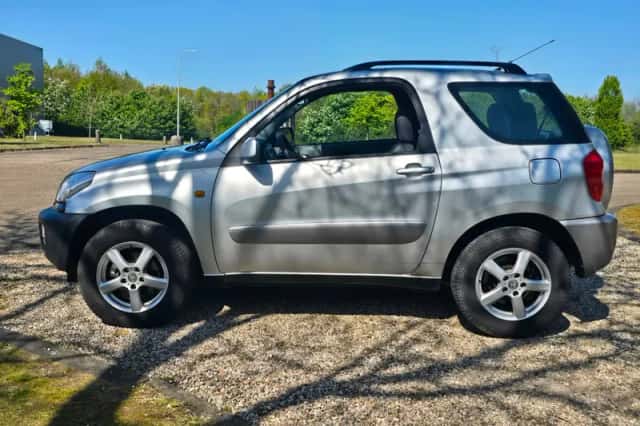 Toyota RAV4 (2002) thumbnail 6