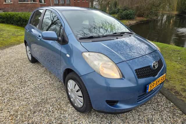 Toyota Yaris (2007) thumbnail 2