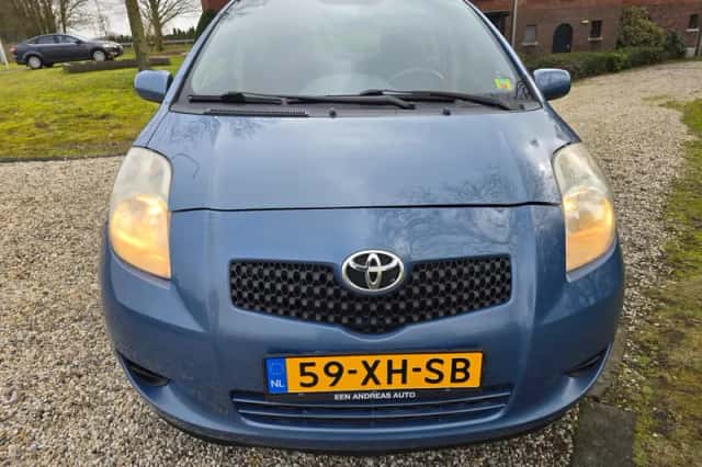 Toyota Yaris (2007) thumbnail 3
