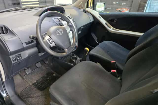 Toyota Yaris (2007) thumbnail 2