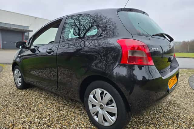 Toyota Yaris (2007) thumbnail 3