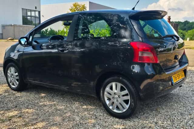 Toyota Yaris (2006) thumbnail 3