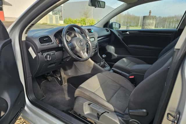 Volkswagen Golf (2009) thumbnail 2