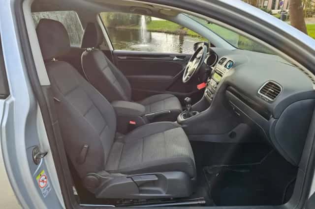 Volkswagen Golf (2009) thumbnail 4