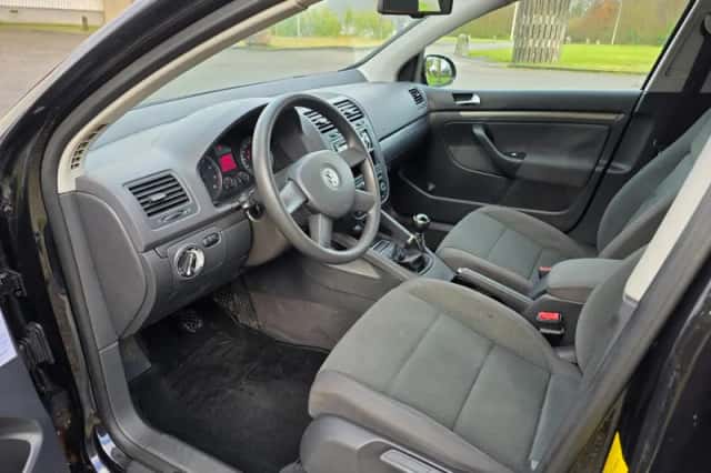 Volkswagen Golf (2004) thumbnail 2
