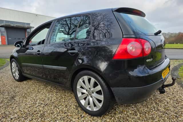 Volkswagen Golf (2004) thumbnail 3